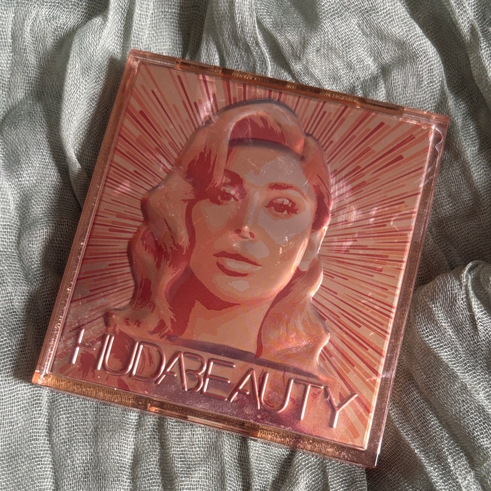 HUDA BEAUTY Highlighter Palette